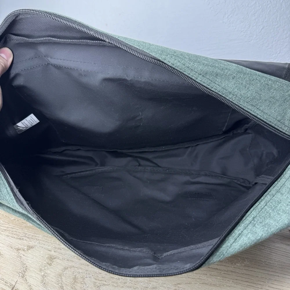 Bass Pro Shops Cabelas Green Satchel Computer Bag Promotional‎ Advertisement Bag